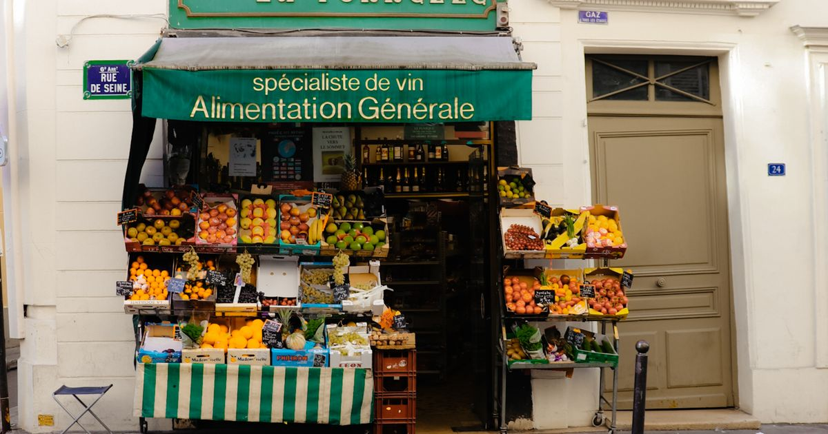 multi-location seo Colorful Paris grocery store with fresh produce